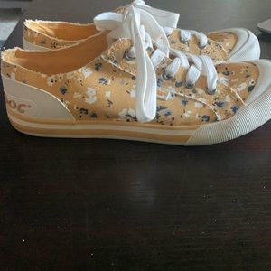 Rocket dog lace up sneakers Yellow floral Womens Size 9